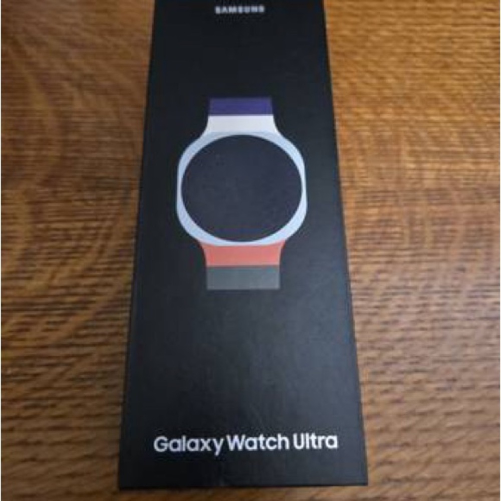 Samsung Galaxy Watch Ultra -7- titanium grey face Black band